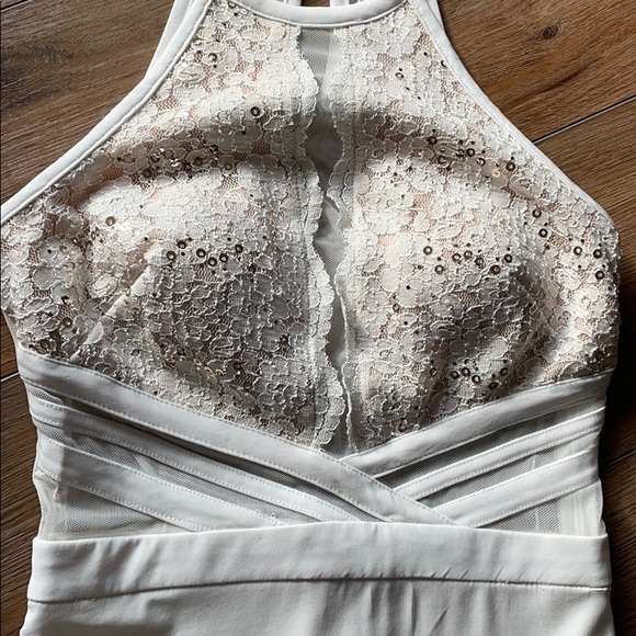 Form fitting midi dress - Picture 2 of 16